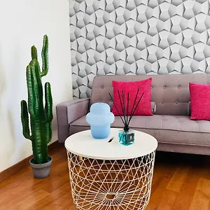 Apartment Comecasa 2 Bedrooms 450mt From Duomo, Milan